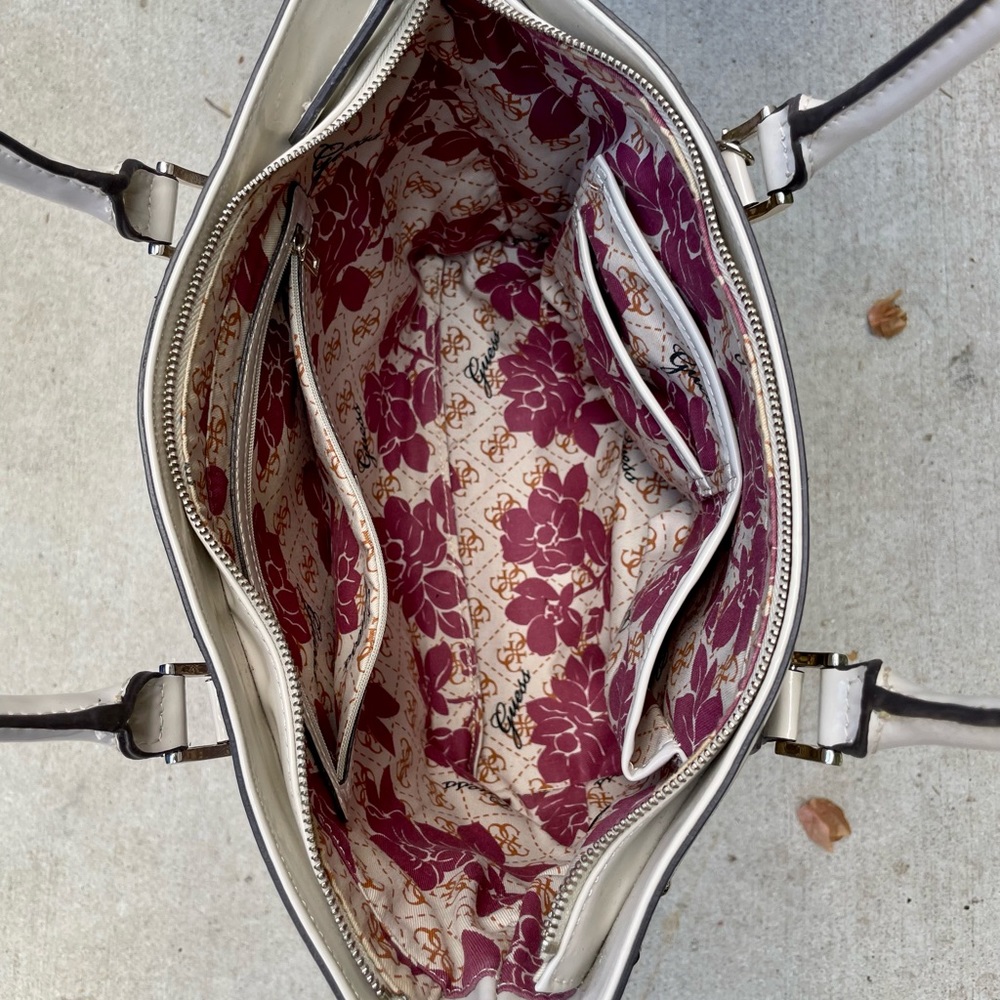 Large Tan/Neutral Guess Bag - Picture 4 of 5